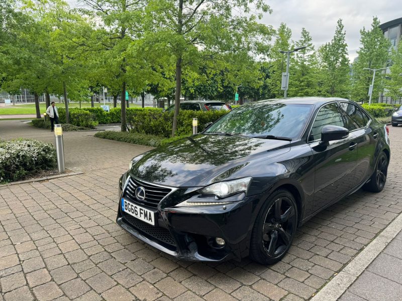 2016 Lexus IS300h